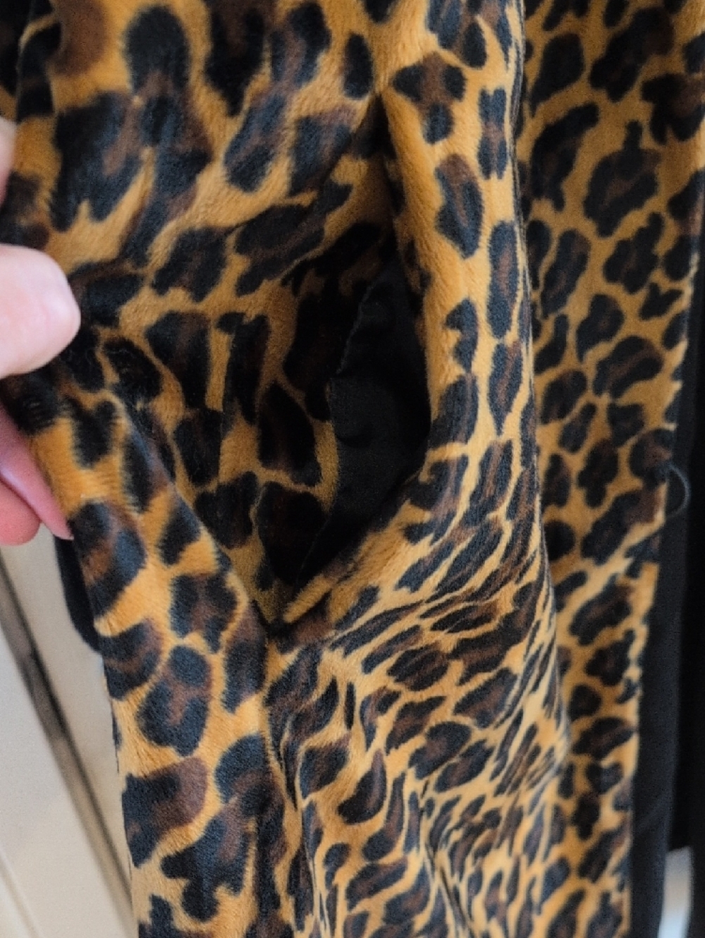 334 - Leopard Print Faux Fur Coat Reversable - very soft, great condition - Picture 4 of 9